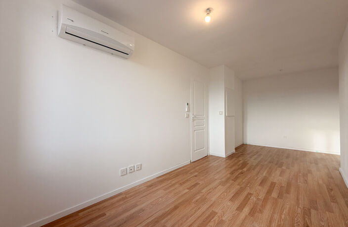 PIERREFEU-DU-VAR - APPARTEMENT T2 RENOVE AVEC VUE DEGAGEE — photo 4