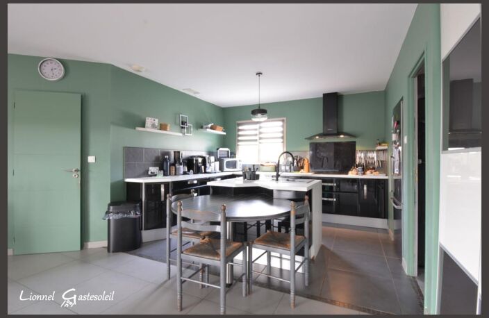 Maison à vendre 3 chambres, de plain-pied, garage et panneaux solaires sur un grand terrain plus de 3500m2 près de Bergerac (24) — photo 4