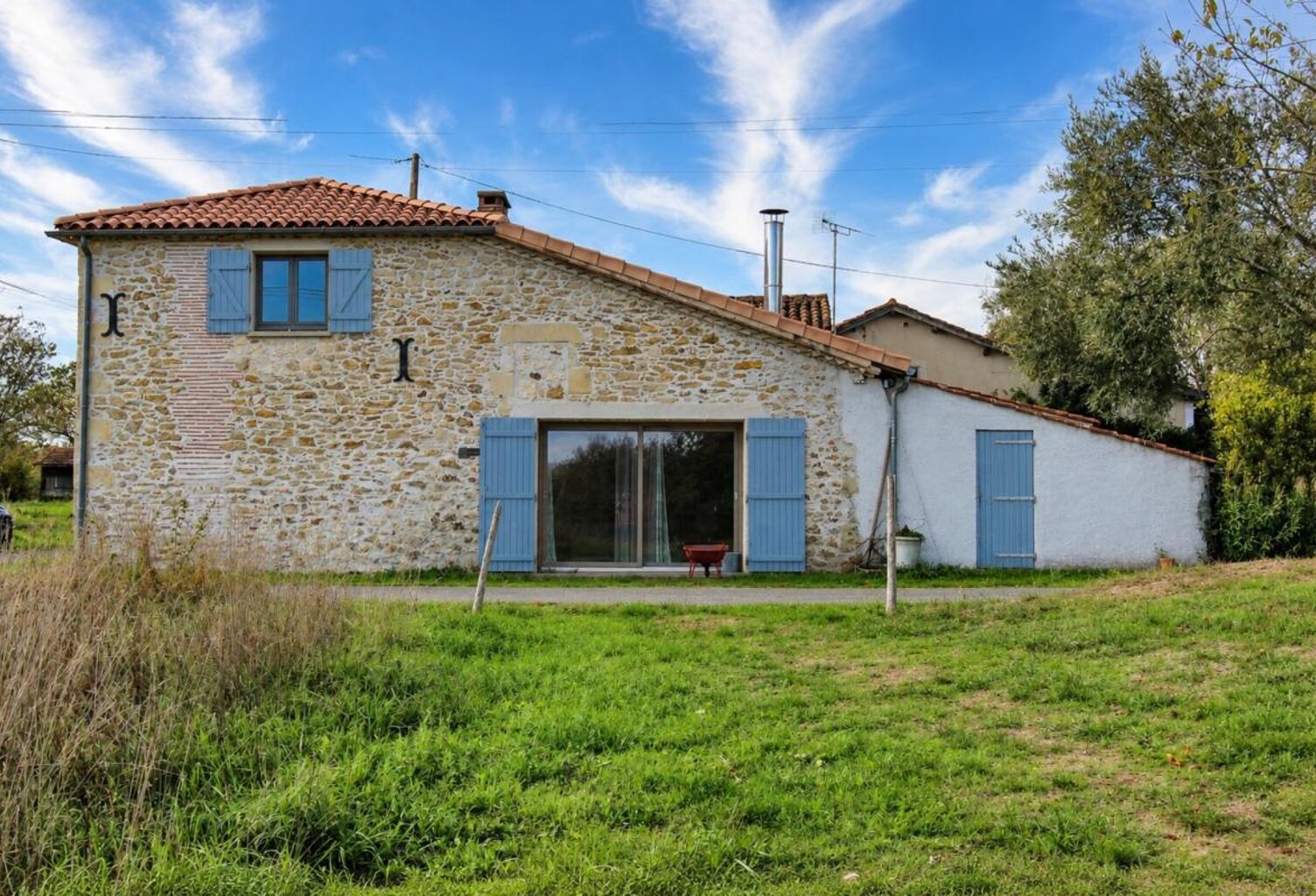 AILLAS (33124) – SUPERBE MAISON DE CAMPAGNE DE 130 M² SUR UN TERRAIN DE 9 600 M² — photo 1