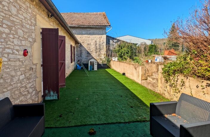 Coulaures, centre bourg, maison deux chambres, jardin — photo 4