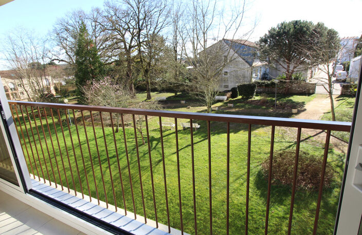 Appartement avec ASCENCEUR à vendre avec 3 CHAMBRES et 5 pièces LA ROCHE SUR YON (85) — photo 3