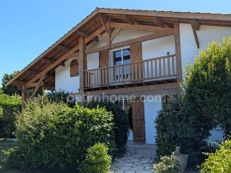 Maison de 165m2 rénovée sur terrain arboré de 1 300 m², avec piscine sans vis à vis.(Vente à moyen / long terme) — photo 1