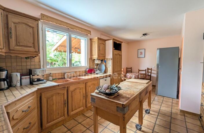 Maison de 165m2 rénovée sur terrain arboré de 1 300 m², avec piscine sans vis à vis.(Vente à moyen / long terme) — photo 4