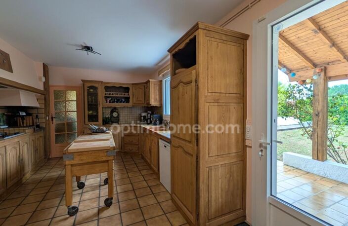 Maison de 165m2 rénovée sur terrain arboré de 1 300 m², avec piscine sans vis à vis.(Vente à moyen / long terme) — photo 5