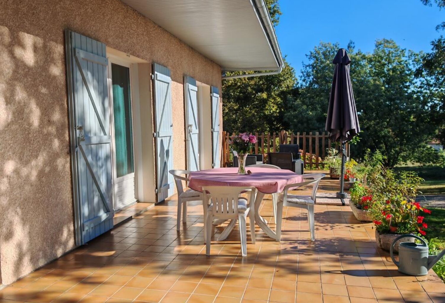 EN EXCLUSIVITÉ – MAISON DE PLAIN-PIED AVEC TERRASSE ET GRAND TERRAIN ARBORÉ — photo 1