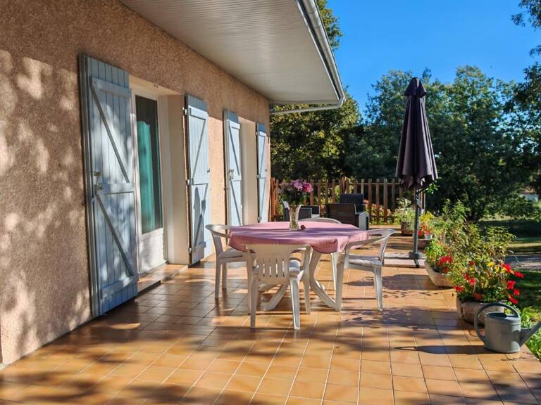 EN EXCLUSIVITÉ – MAISON DE PLAIN-PIED AVEC TERRASSE ET GRAND TERRAIN ARBORÉ — photo 1