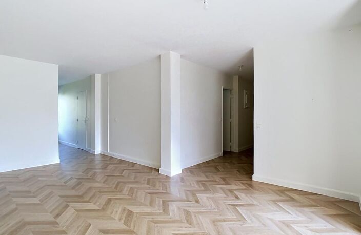 PORTE DOREE - BOIS DE VINCENNES - T4 de près de 75 M² (2 CHAMBRES) + LOGGIA + CAVE + PARKING — photo 2
