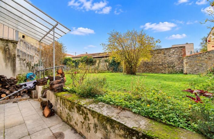 *** EXCLUSIVITE *** A RENOVER : GRANDE MAISON DE VILLE AVEC JARDIN ET GARAGE *** BILLOM 63160 *** — photo 2