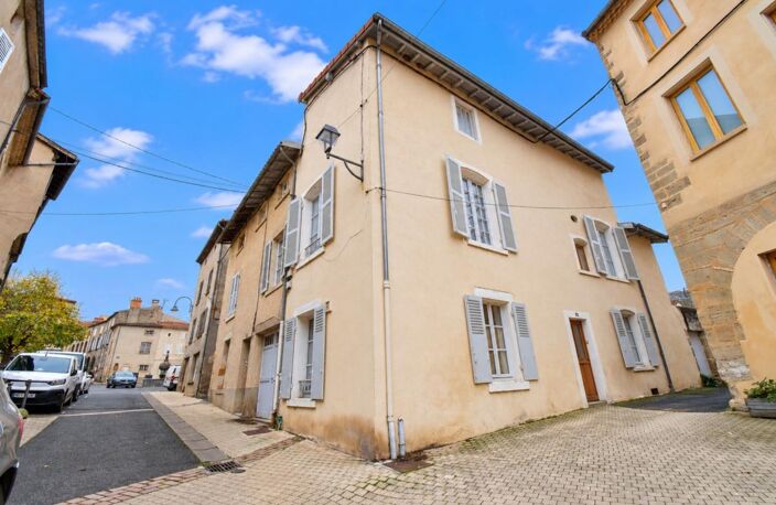 *** EXCLUSIVITE *** A RENOVER : GRANDE MAISON DE VILLE AVEC JARDIN ET GARAGE *** BILLOM 63160 *** — photo 3
