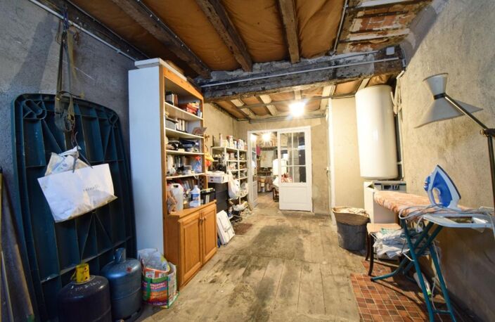 *** EXCLUSIVITE *** A RENOVER : GRANDE MAISON DE VILLE AVEC JARDIN ET GARAGE *** BILLOM 63160 *** — photo 5