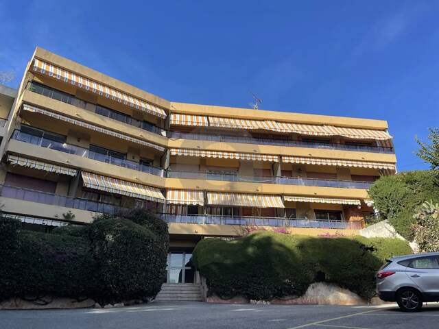 A LOUER BEAU STUDIO MEUBLE AVEC JARDIN - MENTON GARAVAN — photo du bien