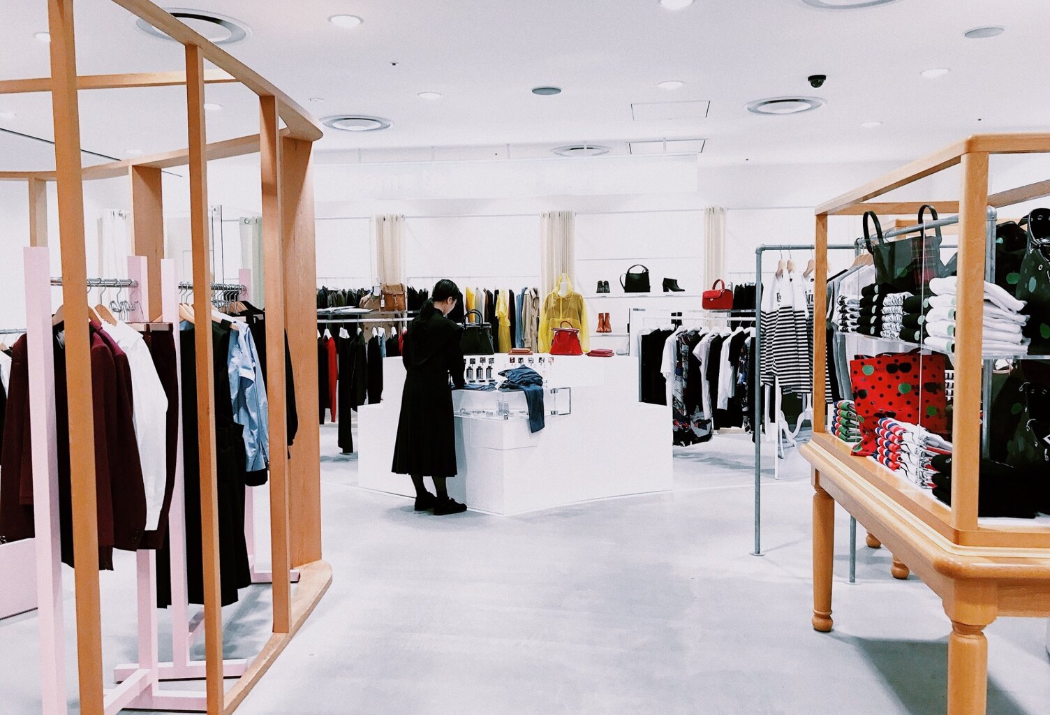 Local Bail à céder  LYON 8EME (69) très jolie boutique de 34 m2 avenue des frères lumière — photo 1