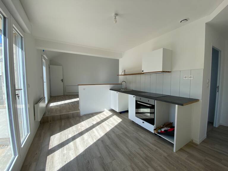 THOUARS  Maison de plain pied rénovée avec possibilité de dépendance de 35m2 — photo 1