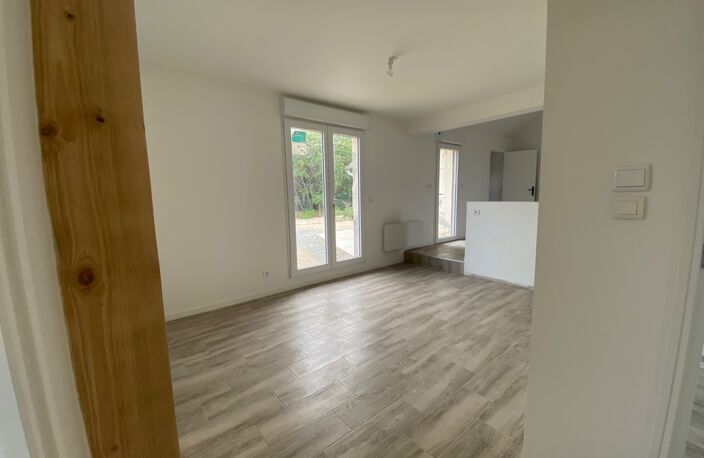 THOUARS  Maison de plain pied rénovée avec possibilité de dépendance de 35m2 — photo 3