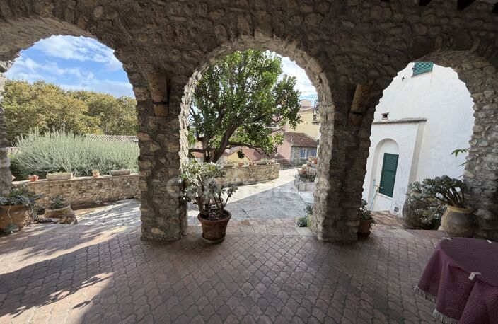 CAGNES SUR MER (06), maison 7 pièces avec patio, terrasses, jardin en centre ville — photo 3