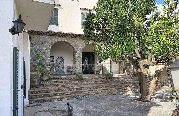 CAGNES SUR MER (06), maison 7 pièces avec patio, terrasses, jardin en centre ville — photo 4