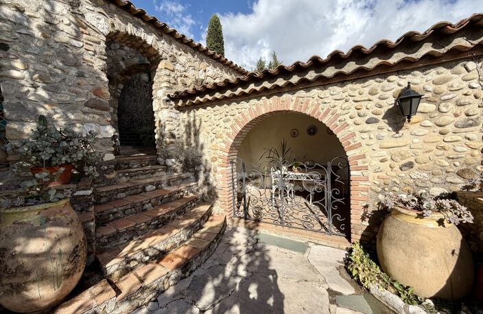CAGNES SUR MER (06), maison 7 pièces avec patio, terrasses, jardin en centre ville — photo 5