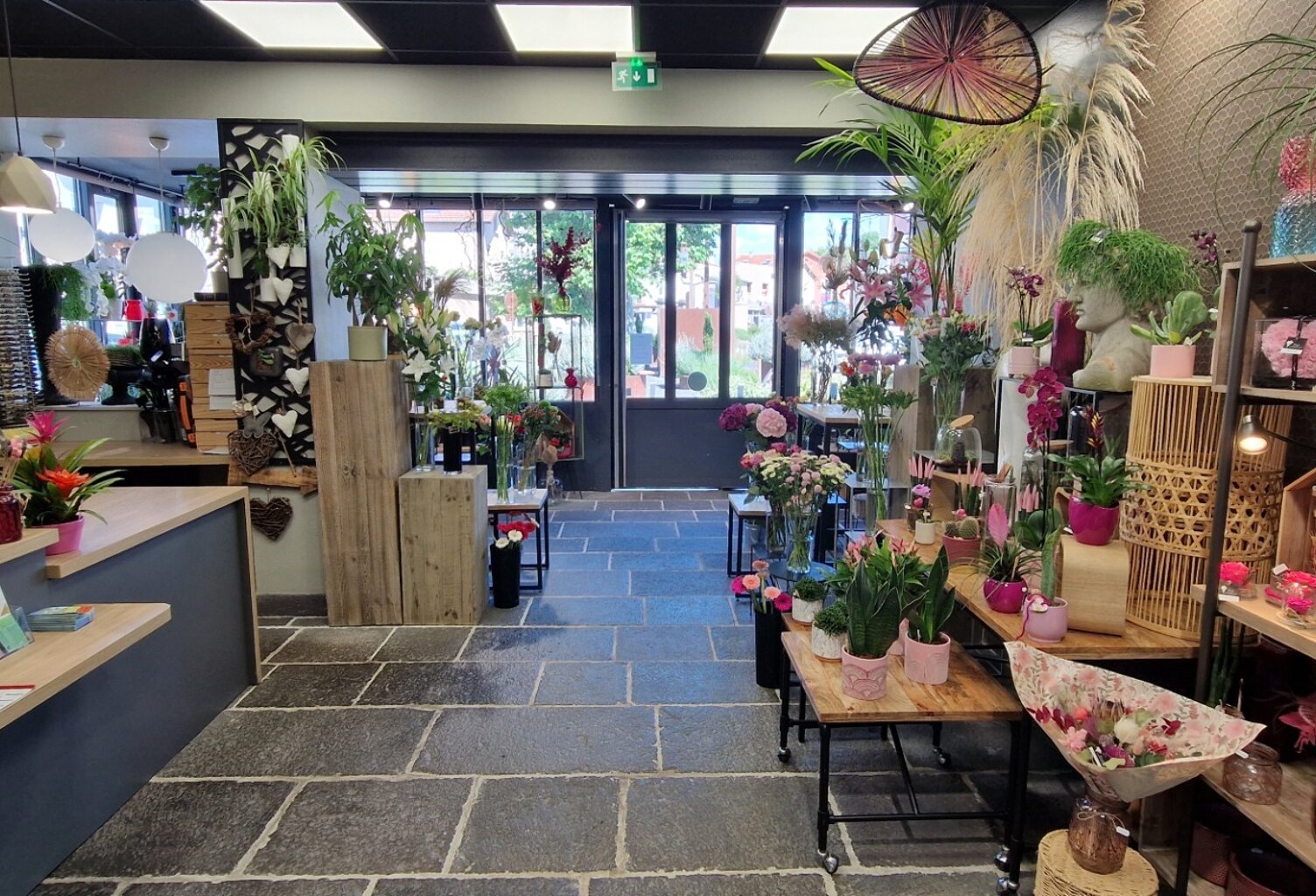 Fleuriste à vendre à LE CENDRE (63) ! — photo 1