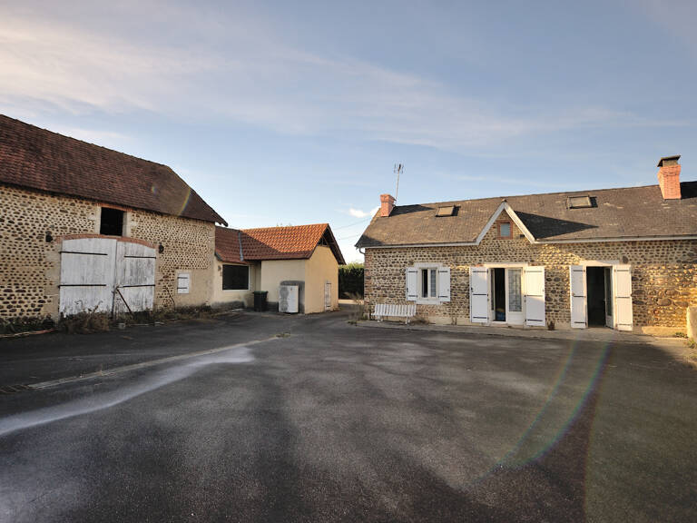 Corps de ferme de 1904 – Maison 112 m² partiellement rénovée + granges 200 m² sur 3 100 m² — photo 1