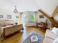 GUERMANTES – Villa d’architecte (249 m² utiles) dans le quartier du Golf de Bussy-Guermantes, beaux volumes et grand jardin — photo 4