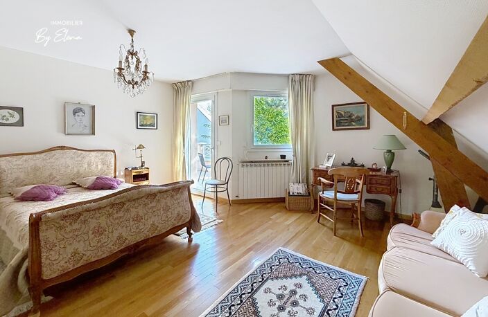 GUERMANTES – Villa d’architecte (249 m² utiles) dans le quartier du Golf de Bussy-Guermantes, beaux volumes et grand jardin — photo 4