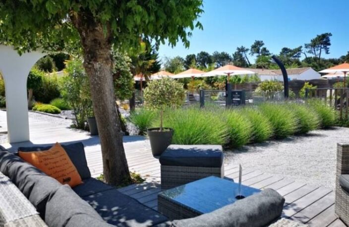 Charente-Maritime (17), A Vendre Murs et Fonds Hôtel-Bureau Piscine Spa de charme 23 N° Proche Océan ILE D'OLERON — photo 2
