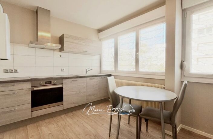 THIONVILLE – BEL APPARTEMENT F3 RÉNOVÉ DE 70m² AVEC DEUX CHAMBRES, BALCON ET CAVE – QUARTIER BRIQUERIE — photo 3