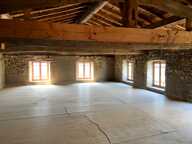 Proche de MOIRETABLE (42).  GRANDE MAISON de village de 217 m2 avec 9 CHAMBRES, BALCON et GARAGE et REMISE  de 180 M2 — photo 3