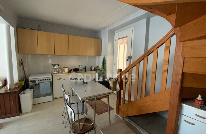 Proche de MOIRETABLE (42).  GRANDE MAISON de village de 217 m2 avec 9 CHAMBRES, BALCON et GARAGE et REMISE  de 180 M2 — photo 4