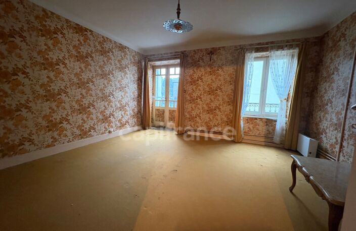 Proche de MOIRETABLE (42).  GRANDE MAISON de village de 217 m2 avec 9 CHAMBRES, BALCON et GARAGE et REMISE  de 180 M2 — photo 5