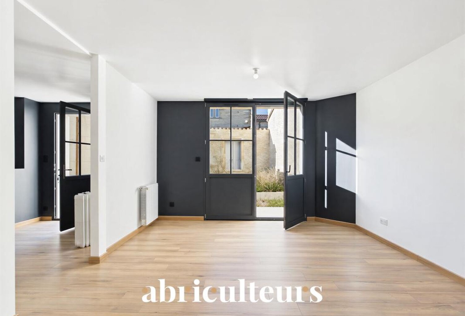 Maison avec extérieur et rénovation récente en vente à Cognac 16100 — photo 1