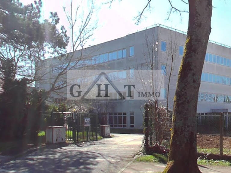 Immeuble de bureaux à vendre — BUC — photo 1