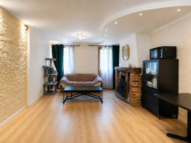 Maison de ville de 84 m² vendue louée avec cour privative à Provins — photo du bien