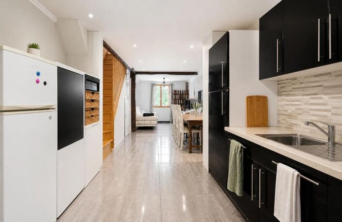 Maison de ville de 84 m² vendue louée avec cour privative à Provins — photo 4