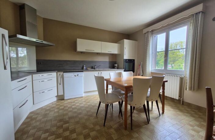 Maison de 6 pièces de 145 m² à Saint-Martial-de-Valette — photo 4