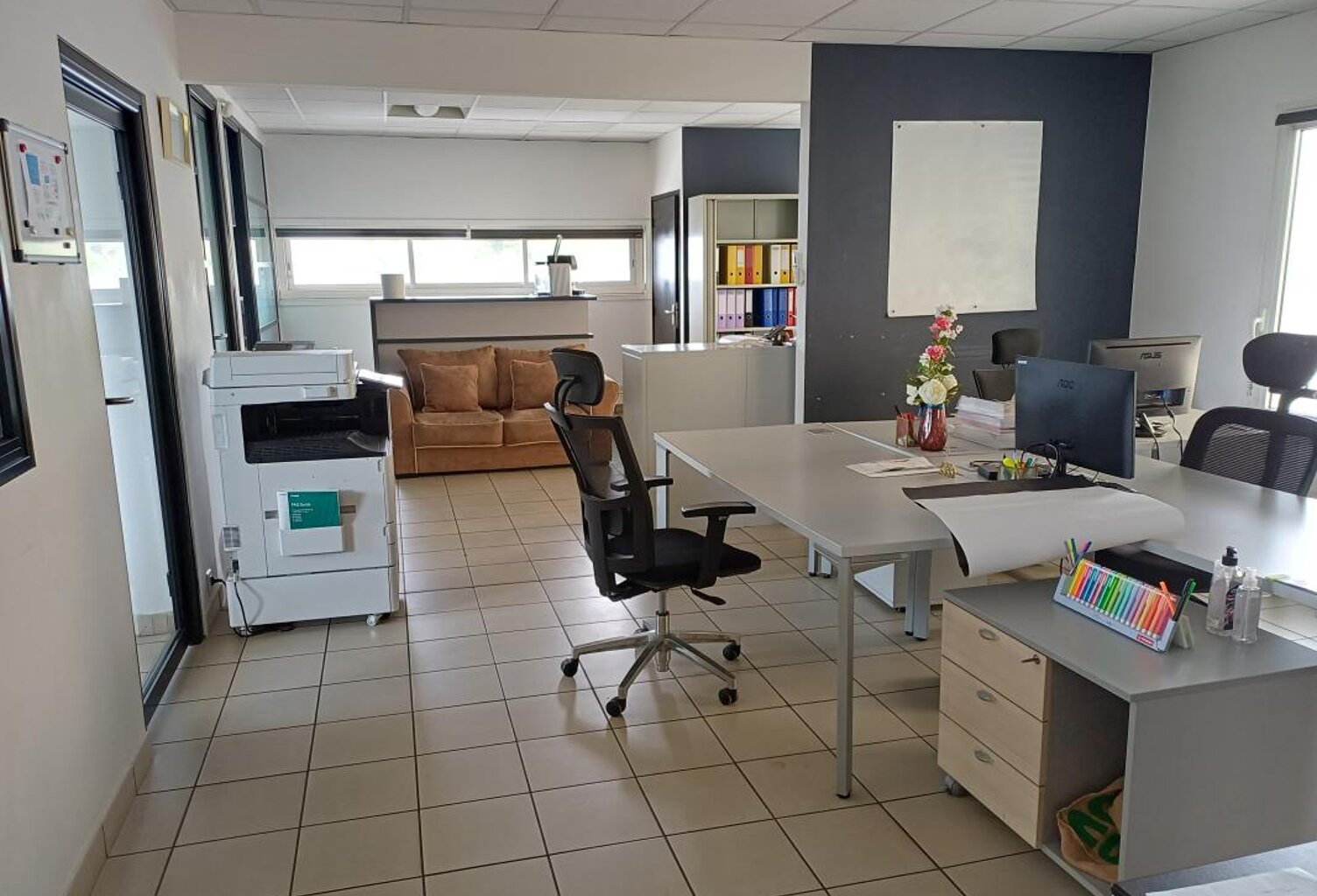 Bureaux 113.32 m² et 7 parkings — photo 1
