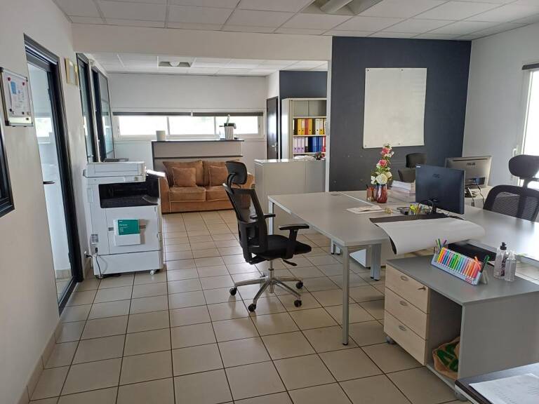 Bureaux 113.32 m² et 7 parkings — photo 1