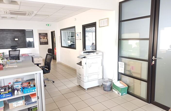Bureaux 113.32 m² et 7 parkings — photo 3