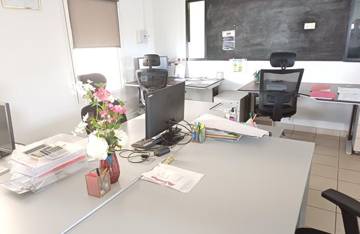 Bureaux 113.32 m² et 7 parkings — photo 4