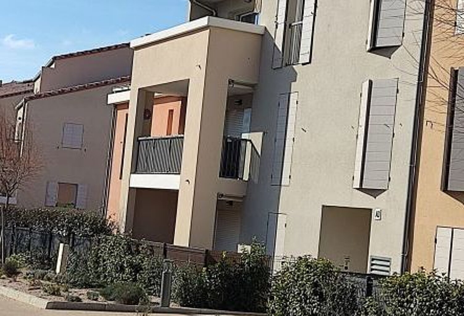 APPARTEMENT 2 PIECES + TERRASSE+PARKING - LE BEAUSSET — photo 1