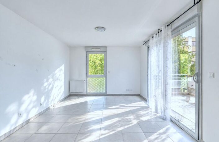 APPARTEMENT EXCELLENT ETAT CENTRE VILLAGE CHAMPAGNE AU MONT D'OR — photo 3