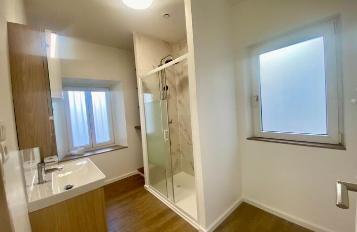 À LOUER – Bel appartement T2 rénové centre ville — photo 2