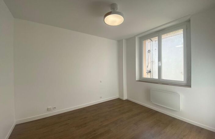 À LOUER – Bel appartement T2 rénové centre ville — photo 3