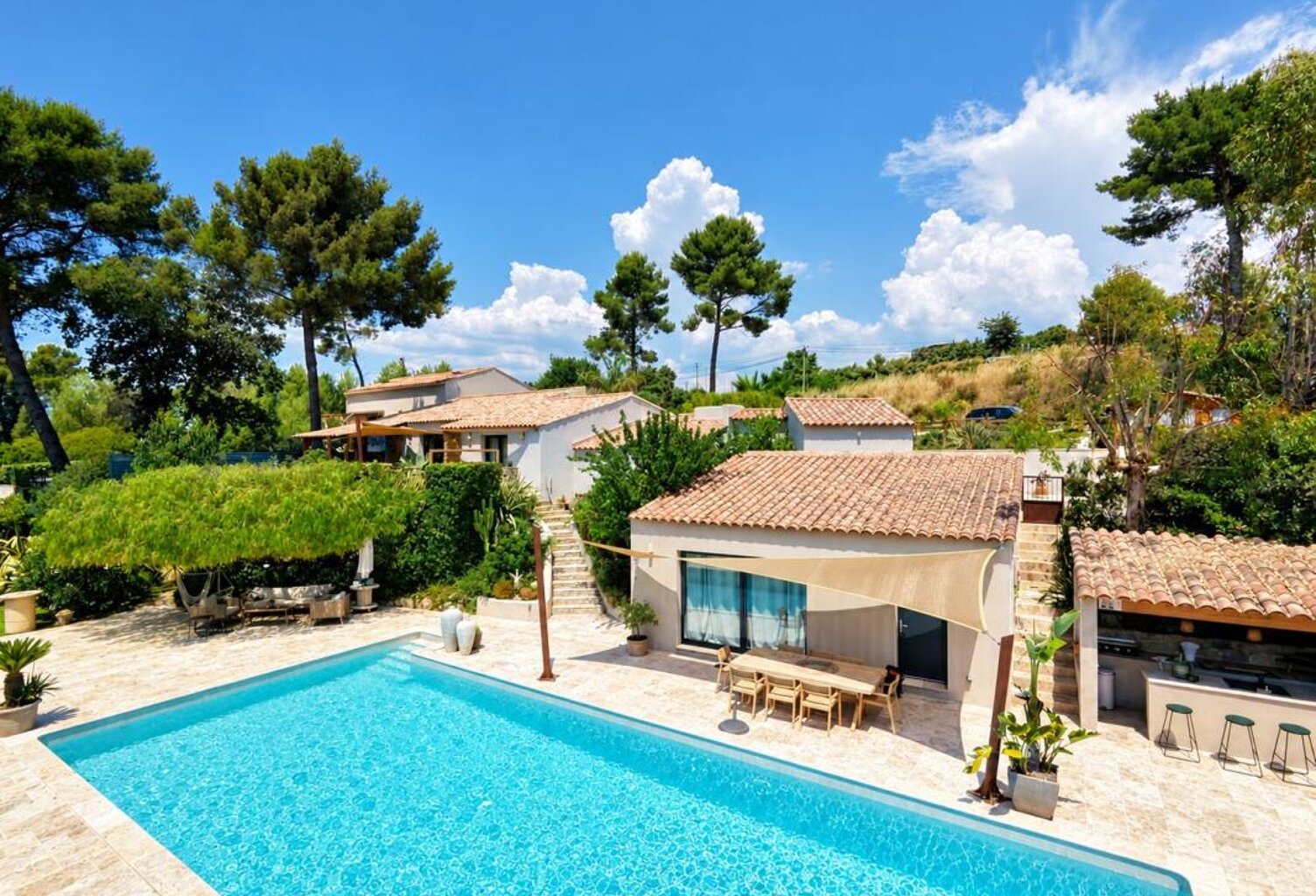 A VENDRE LE BEAUSSET 83330 VILLA 6 PIECES 4 CHAMBRES JARDIN PAYSAGER PISCINE POOL HOUSE VUE DEGAGEE ! — photo 1