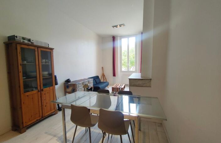 À LOUER T2 ÉQUIPÉ ET MEUBLÉ - TOULON BASSE VILLE — photo 2