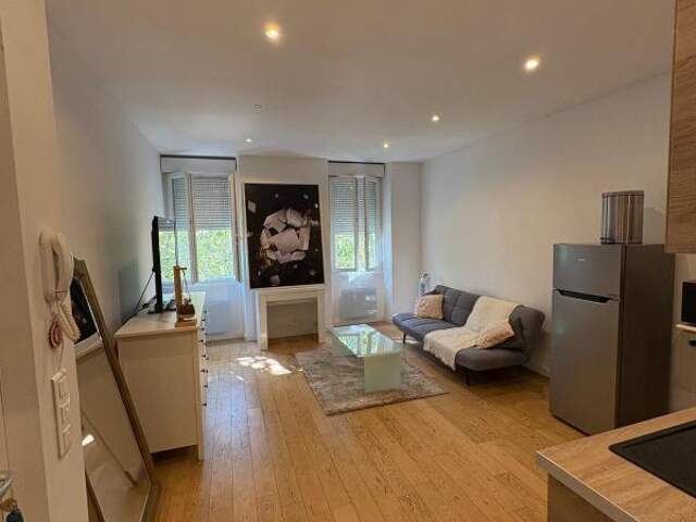 LOCATION APPARTEMENT T2 MEUBLÉ - TOULON PLACE JEAN PORTALIS - 2è ETAGE — photo du bien