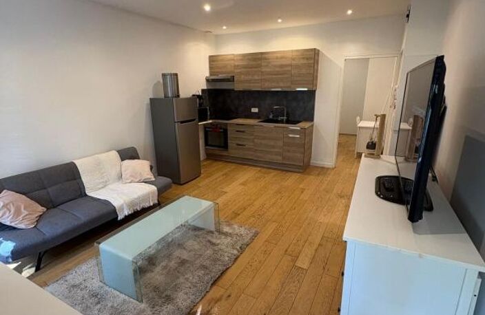 LOCATION APPARTEMENT T2 MEUBLÉ - TOULON PLACE JEAN PORTALIS - 2è ETAGE — photo 2