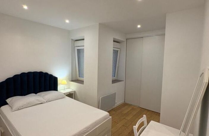 LOCATION APPARTEMENT T2 MEUBLÉ - TOULON PLACE JEAN PORTALIS - 2è ETAGE — photo 3