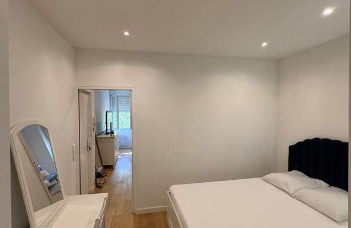 LOCATION APPARTEMENT T2 MEUBLÉ - TOULON PLACE JEAN PORTALIS - 2è ETAGE — photo 4