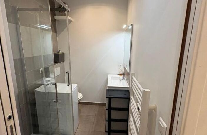 LOCATION APPARTEMENT T2 MEUBLÉ - TOULON PLACE JEAN PORTALIS - 2è ETAGE — photo 5